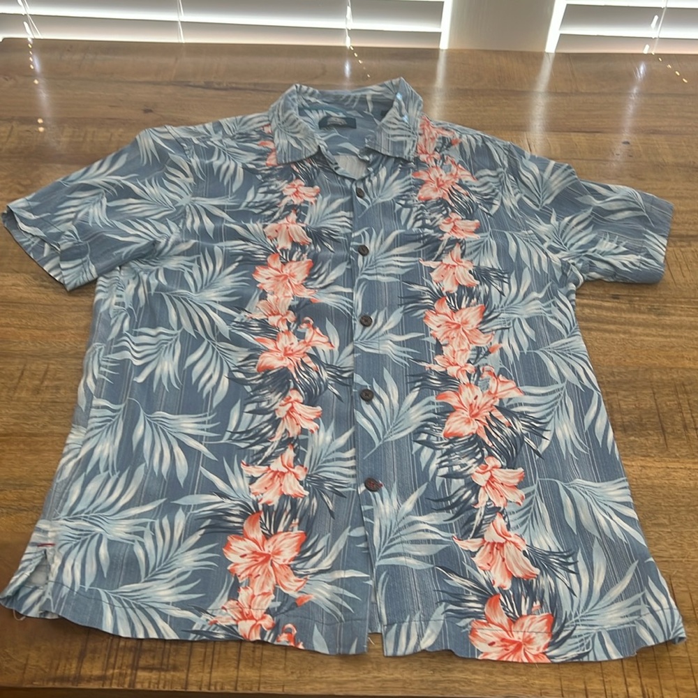 Very cool vintage looking Hawaiian button down shirt medium
